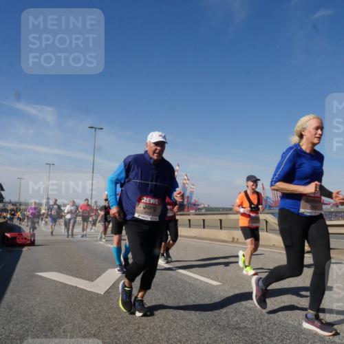 03.10.2025 - Köhlbrandbrückenlauf Matties Gatica Varas http://msf.ph/oto/9000993 03.10.2025 12:54:09 Position 2 4517, 18 meine-sportfotos.de