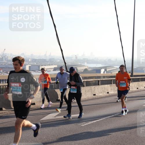 03.10.2025 - Köhlbrandbrückenlauf Julia Fischer http://msf.ph/oto/9000995 03.10.2025 09:22:50 Position 1 3183, 1457 meine-sportfotos.de