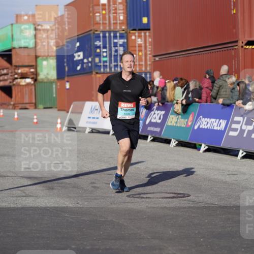 03.10.2025 - Köhlbrandbrückenlauf Michael Burmester http://msf.ph/oto/9001001 03.10.2025 10:05:10 Ziel 1033, 1239, 1346, 1359, 2920, 3409, 3721 meine-sportfotos.de