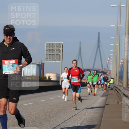 03.10.2025 - Köhlbrandbrückenlauf Luisa Fischer http://msf.ph/oto/9001004 03.10.2025 10:43:01 Position 3 3288 meine-sportfotos.de
