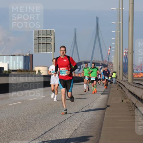 03.10.2025 - Köhlbrandbrückenlauf Luisa Fischer http://msf.ph/oto/9001012 03.10.2025 10:43:02 Position 3 3490 meine-sportfotos.de