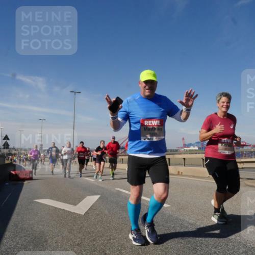 03.10.2025 - Köhlbrandbrückenlauf Matties Gatica Varas http://msf.ph/oto/9001016 03.10.2025 12:54:11 Position 2 1111, 5857, 4810 meine-sportfotos.de