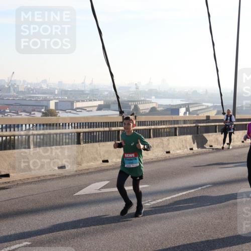 03.10.2025 - Köhlbrandbrückenlauf Julia Fischer http://msf.ph/oto/9001017 03.10.2025 09:22:57 Position 1 3498 meine-sportfotos.de