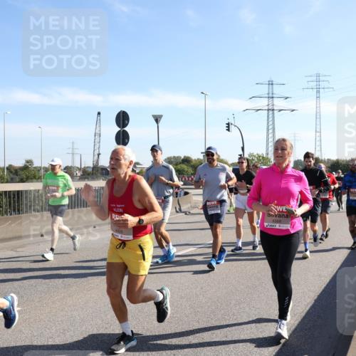 03.10.2025 - Köhlbrandbrückenlauf Julia Fischer http://msf.ph/oto/9001021 03.10.2025 12:16:41 Position 3 6202, 4426, 4568 meine-sportfotos.de