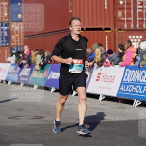 03.10.2025 - Köhlbrandbrückenlauf Michael Burmester http://msf.ph/oto/9001027 03.10.2025 10:05:11 Ziel 1033, 1239, 1346, 1359, 2920, 3409, 3721 meine-sportfotos.de