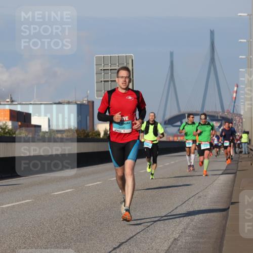 03.10.2025 - Köhlbrandbrückenlauf Luisa Fischer http://msf.ph/oto/9001037 03.10.2025 10:43:03 Position 3 3490 meine-sportfotos.de