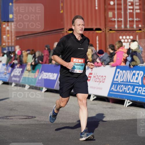 03.10.2025 - Köhlbrandbrückenlauf Michael Burmester http://msf.ph/oto/9001038 03.10.2025 10:05:11 Ziel 1033, 1239, 1346, 1359, 2920, 3409, 3721 meine-sportfotos.de