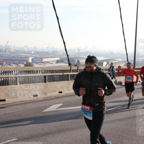 03.10.2025 - Köhlbrandbrückenlauf Julia Fischer http://msf.ph/oto/9001039 03.10.2025 09:23:00 Position 1 2959 meine-sportfotos.de