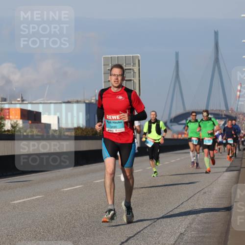 03.10.2025 - Köhlbrandbrückenlauf Luisa Fischer http://msf.ph/oto/9001045 03.10.2025 10:43:03 Position 3 3490 meine-sportfotos.de