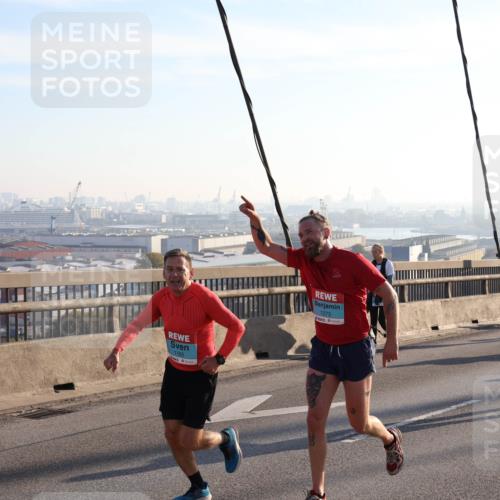 03.10.2025 - Köhlbrandbrückenlauf Julia Fischer http://msf.ph/oto/9001054 03.10.2025 09:23:01 Position 1 1165, 1273 meine-sportfotos.de