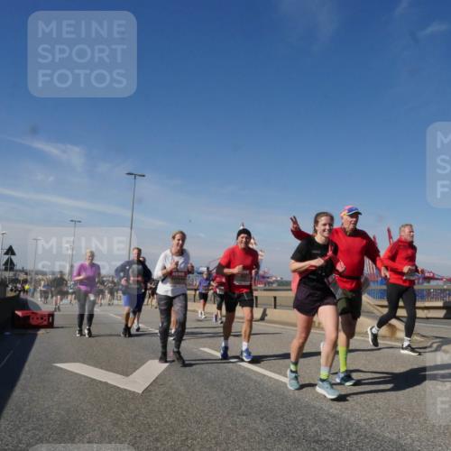 03.10.2025 - Köhlbrandbrückenlauf Matties Gatica Varas http://msf.ph/oto/9001057 03.10.2025 12:54:14 Position 2 118 meine-sportfotos.de