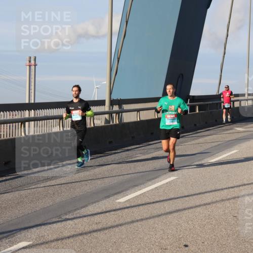 03.10.2025 - Köhlbrandbrückenlauf Julia Fischer http://msf.ph/oto/9001060 03.10.2025 09:37:21 Position 2  meine-sportfotos.de