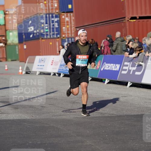 03.10.2025 - Köhlbrandbrückenlauf Michael Burmester http://msf.ph/oto/9001064 03.10.2025 10:05:17 Ziel 1239, 1359, 2661, 3679, 3842 meine-sportfotos.de