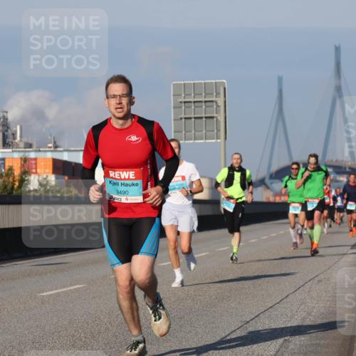 03.10.2025 - Köhlbrandbrückenlauf Luisa Fischer http://msf.ph/oto/9001065 03.10.2025 10:43:04 Position 3 3490 meine-sportfotos.de