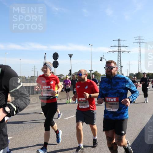 03.10.2025 - Köhlbrandbrückenlauf Julia Fischer http://msf.ph/oto/9001067 03.10.2025 12:16:43 Position 3 4236, 6661, 6659, 4501 meine-sportfotos.de