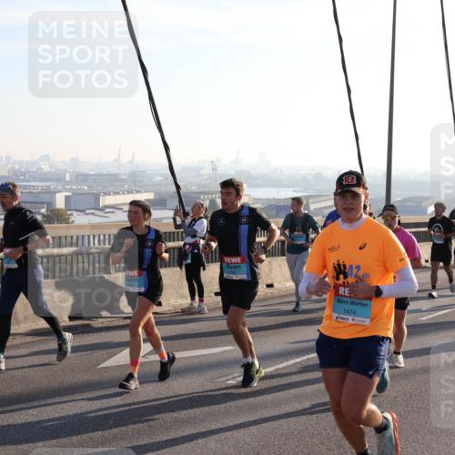 03.10.2025 - Köhlbrandbrückenlauf Julia Fischer http://msf.ph/oto/9001072 03.10.2025 09:23:05 Position 1 1474 meine-sportfotos.de