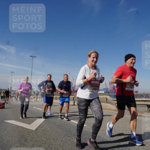03.10.2025 - Köhlbrandbrückenlauf Matties Gatica Varas http://msf.ph/oto/9001077 03.10.2025 12:54:15 Position 2 6169 meine-sportfotos.de
