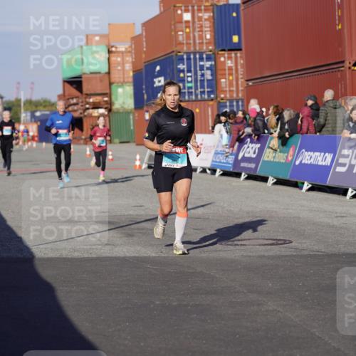 03.10.2025 - Köhlbrandbrückenlauf Michael Burmester http://msf.ph/oto/9001083 03.10.2025 10:05:19 Ziel 1385, 2084, 2661, 3679, 3842 meine-sportfotos.de
