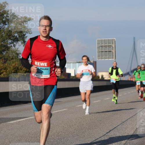 03.10.2025 - Köhlbrandbrückenlauf Luisa Fischer http://msf.ph/oto/9001086 03.10.2025 10:43:05 Position 3 3490 meine-sportfotos.de