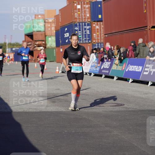 03.10.2025 - Köhlbrandbrückenlauf Michael Burmester http://msf.ph/oto/9001095 03.10.2025 10:05:19 Ziel 1385, 2084, 2661, 3679, 3842 meine-sportfotos.de