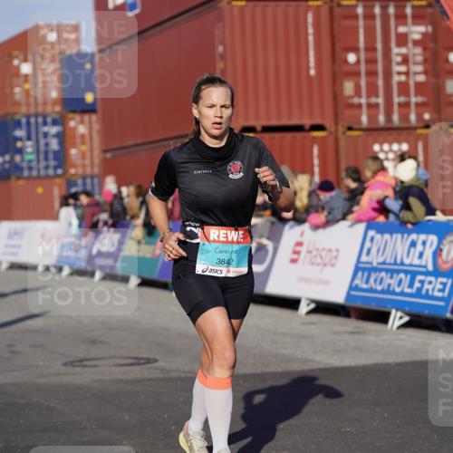 03.10.2025 - Köhlbrandbrückenlauf Michael Burmester http://msf.ph/oto/9001109 03.10.2025 10:05:20 Ziel 1385, 2084, 2661, 3679, 3842 meine-sportfotos.de