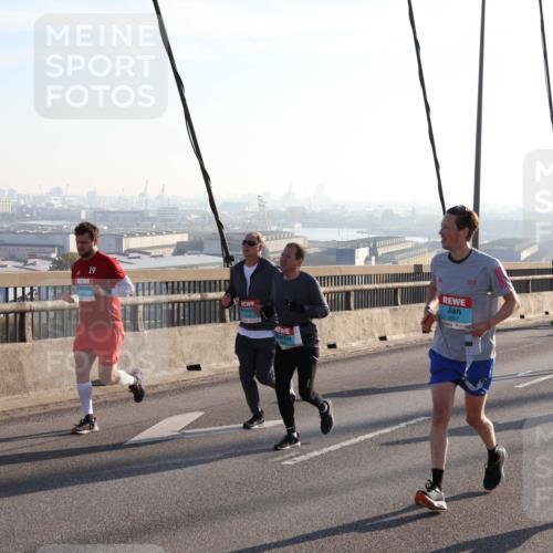 03.10.2025 - Köhlbrandbrückenlauf Julia Fischer http://msf.ph/oto/9001119 03.10.2025 09:23:12 Position 1 19, 2857, 3806 meine-sportfotos.de