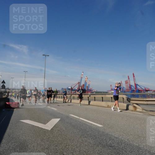 03.10.2025 - Köhlbrandbrückenlauf Matties Gatica Varas http://msf.ph/oto/9001130 03.10.2025 12:54:18 Position 2  meine-sportfotos.de