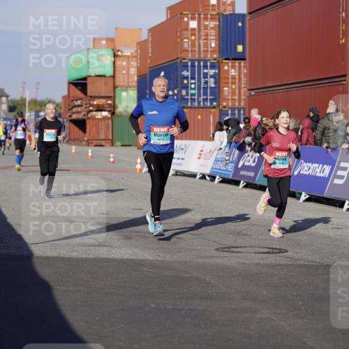 03.10.2025 - Köhlbrandbrückenlauf Michael Burmester http://msf.ph/oto/9001136 03.10.2025 10:05:22 Ziel 1385, 2084, 2661, 3679, 3842 meine-sportfotos.de