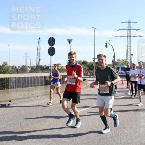 03.10.2025 - Köhlbrandbrückenlauf Julia Fischer http://msf.ph/oto/9001156 03.10.2025 12:16:57 Position 3 4527, 6800, 6799 meine-sportfotos.de