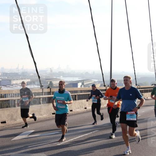 03.10.2025 - Köhlbrandbrückenlauf Julia Fischer http://msf.ph/oto/9001158 03.10.2025 09:23:22 Position 1 1357 meine-sportfotos.de