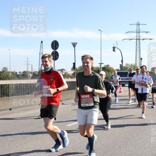03.10.2025 - Köhlbrandbrückenlauf Julia Fischer http://msf.ph/oto/9001162 03.10.2025 12:16:58 Position 3 6800, 6799 meine-sportfotos.de