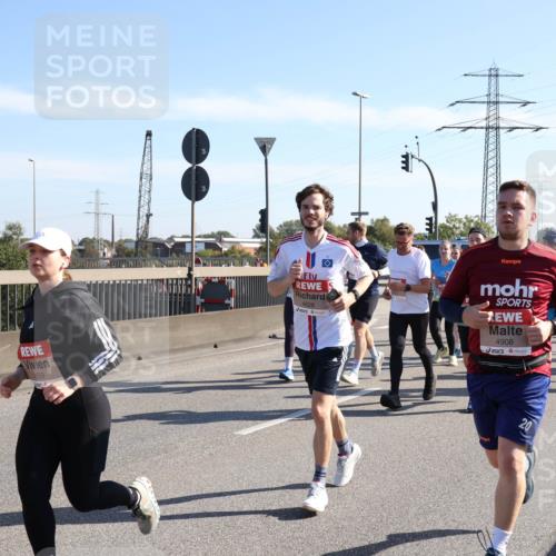 03.10.2025 - Köhlbrandbrückenlauf Julia Fischer http://msf.ph/oto/9001166 03.10.2025 12:16:59 Position 3 4559, 4628, 4908, 20 meine-sportfotos.de