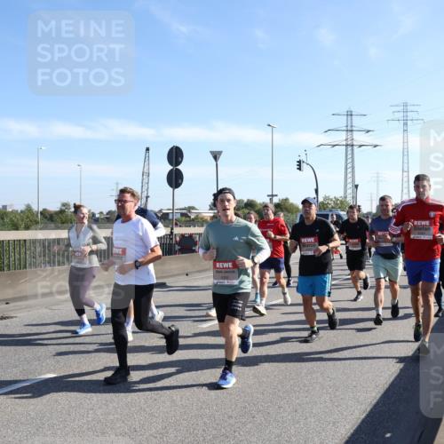 03.10.2025 - Köhlbrandbrückenlauf Julia Fischer http://msf.ph/oto/9001173 03.10.2025 12:17:00 Position 3 4305 meine-sportfotos.de