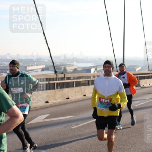 03.10.2025 - Köhlbrandbrückenlauf Julia Fischer http://msf.ph/oto/9001176 03.10.2025 09:23:25 Position 1 1105, 1702 meine-sportfotos.de