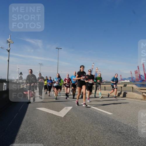 03.10.2025 - Köhlbrandbrückenlauf Matties Gatica Varas http://msf.ph/oto/9001179 03.10.2025 12:54:22 Position 2  meine-sportfotos.de
