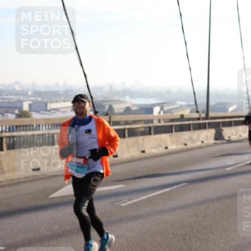 03.10.2025 - Köhlbrandbrückenlauf Julia Fischer http://msf.ph/oto/9001185 03.10.2025 09:23:26 Position 1  meine-sportfotos.de