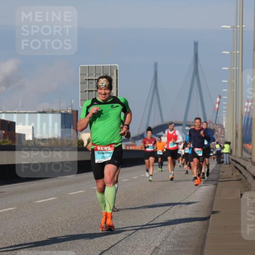 03.10.2025 - Köhlbrandbrückenlauf Luisa Fischer http://msf.ph/oto/9001192 03.10.2025 10:43:10 Position 3 2703 meine-sportfotos.de
