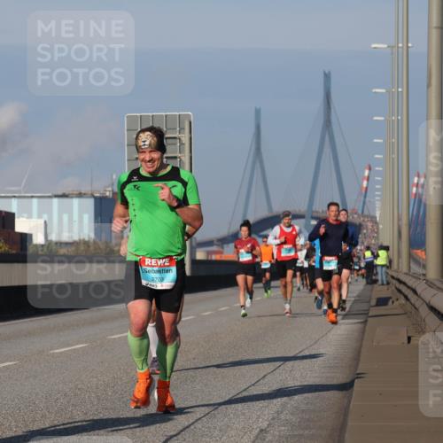 03.10.2025 - Köhlbrandbrückenlauf Luisa Fischer http://msf.ph/oto/9001197 03.10.2025 10:43:10 Position 3 2703 meine-sportfotos.de