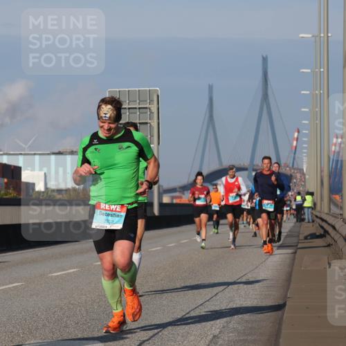 03.10.2025 - Köhlbrandbrückenlauf Luisa Fischer http://msf.ph/oto/9001199 03.10.2025 10:43:11 Position 3 2703 meine-sportfotos.de