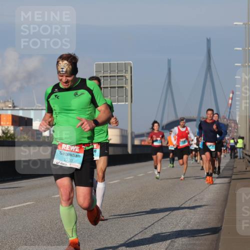 03.10.2025 - Köhlbrandbrückenlauf Luisa Fischer http://msf.ph/oto/9001208 03.10.2025 10:43:11 Position 3 2703 meine-sportfotos.de