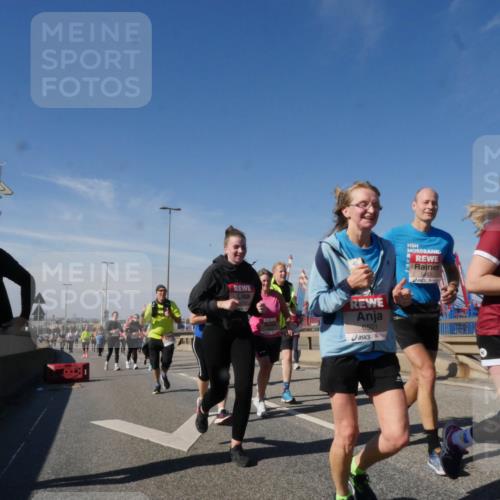 03.10.2025 - Köhlbrandbrückenlauf Matties Gatica Varas http://msf.ph/oto/9001232 03.10.2025 12:54:26 Position 2 6501, 6602, 13 meine-sportfotos.de