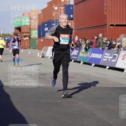 03.10.2025 - Köhlbrandbrückenlauf Michael Burmester http://msf.ph/oto/9001252 03.10.2025 10:05:26 Ziel 1312, 1385, 1415, 2084, 3679 meine-sportfotos.de