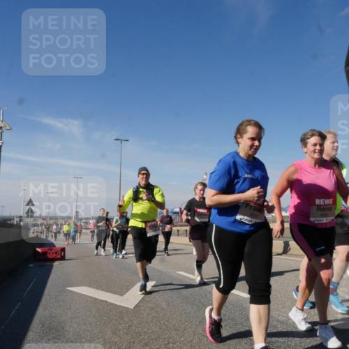 03.10.2025 - Köhlbrandbrückenlauf Matties Gatica Varas http://msf.ph/oto/9001257 03.10.2025 12:54:27 Position 2 5050, 4900 meine-sportfotos.de