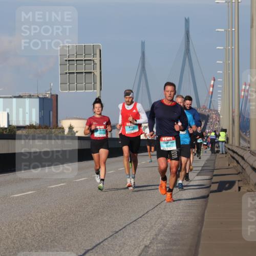 03.10.2025 - Köhlbrandbrückenlauf Luisa Fischer http://msf.ph/oto/9001259 03.10.2025 10:43:15 Position 3 10 meine-sportfotos.de