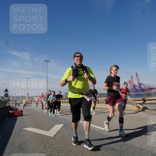 03.10.2025 - Köhlbrandbrückenlauf Matties Gatica Varas http://msf.ph/oto/9001268 03.10.2025 12:54:28 Position 2 18 meine-sportfotos.de