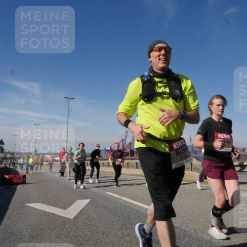 03.10.2025 - Köhlbrandbrückenlauf Matties Gatica Varas http://msf.ph/oto/9001276 03.10.2025 12:54:29 Position 2 5138 meine-sportfotos.de