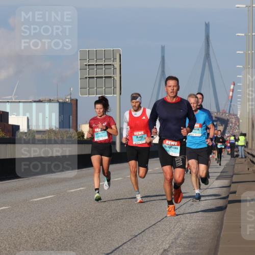 03.10.2025 - Köhlbrandbrückenlauf Luisa Fischer http://msf.ph/oto/9001281 03.10.2025 10:43:16 Position 3 70, 3376, 3527 meine-sportfotos.de