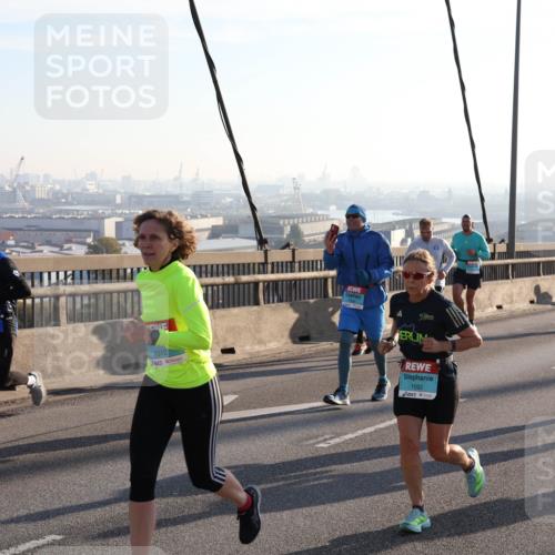 03.10.2025 - Köhlbrandbrückenlauf Julia Fischer http://msf.ph/oto/9001282 03.10.2025 09:23:43 Position 1 1312, 1092, 2015 meine-sportfotos.de
