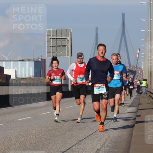 03.10.2025 - Köhlbrandbrückenlauf Luisa Fischer http://msf.ph/oto/9001285 03.10.2025 10:43:16 Position 3  meine-sportfotos.de