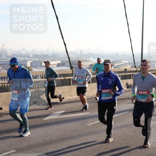 03.10.2025 - Köhlbrandbrückenlauf Julia Fischer http://msf.ph/oto/9001288 03.10.2025 09:23:44 Position 1 3066, 3067 meine-sportfotos.de